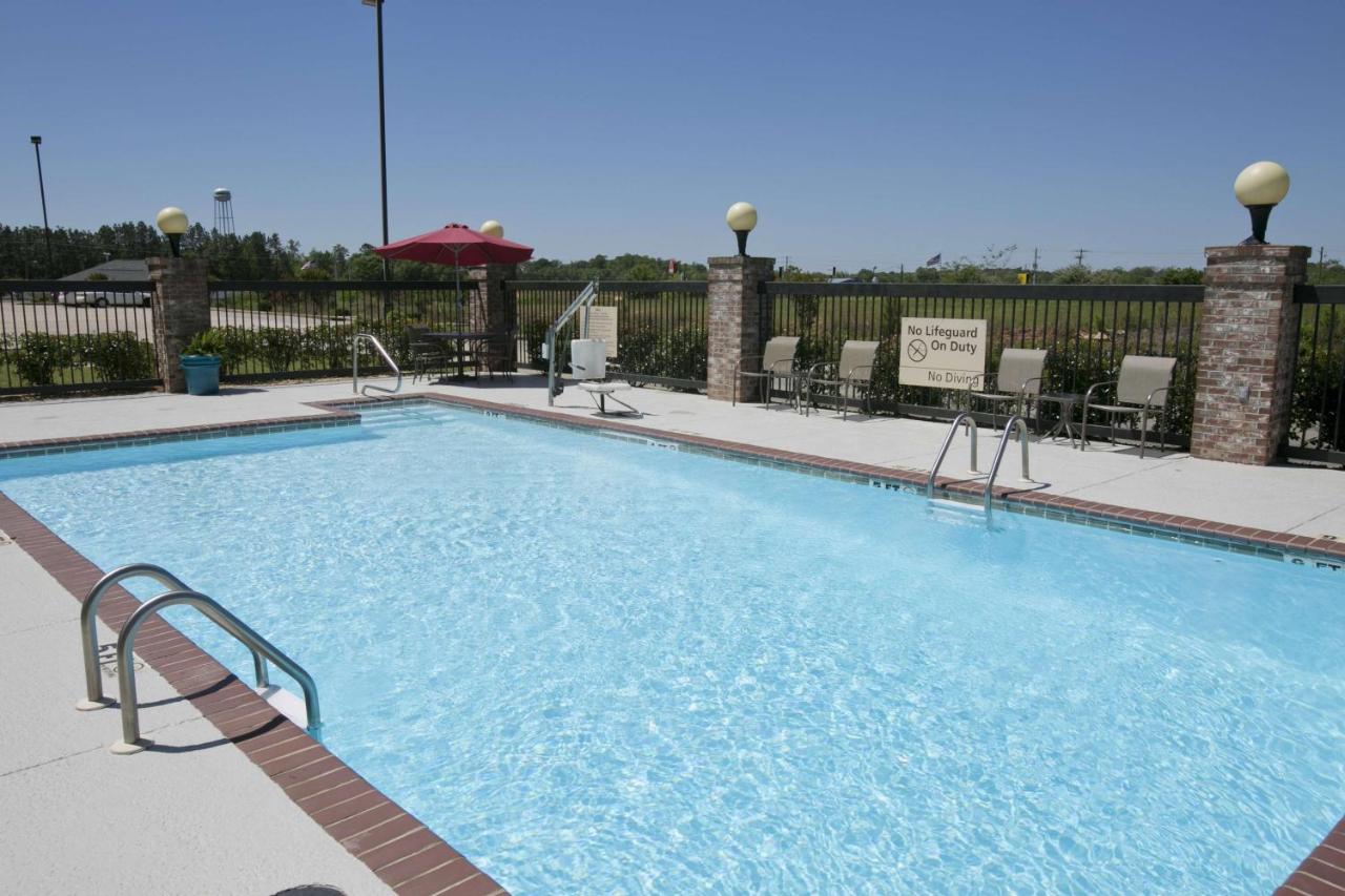 Hampton Inn & Suites Wiggins photo 3