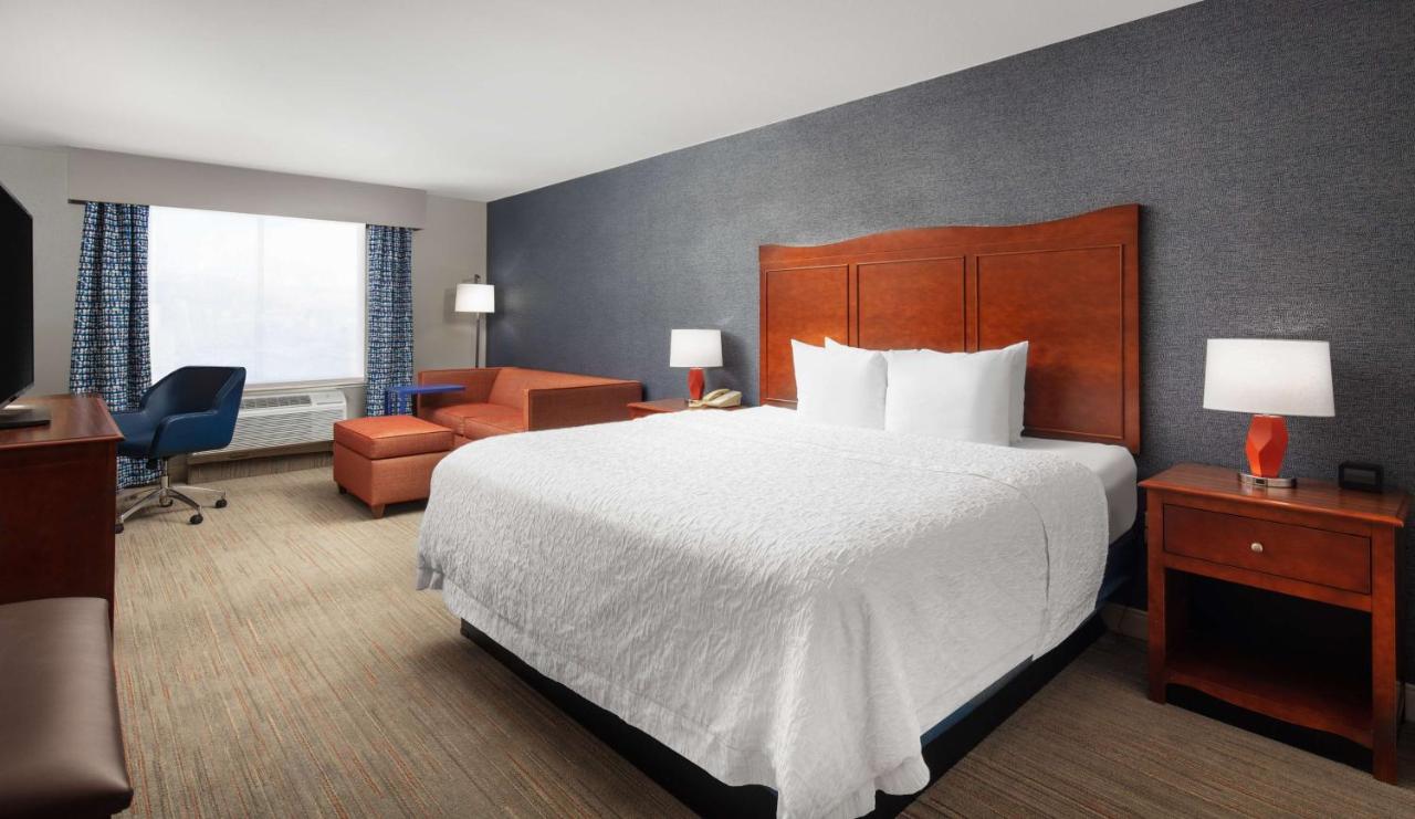 Hampton Inn Medford photo 2