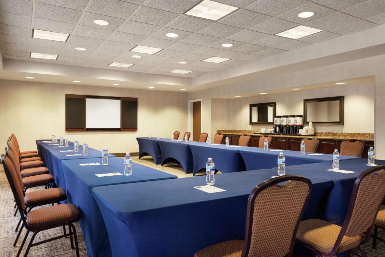 Hampton Inn & Suites Rogers photo 4