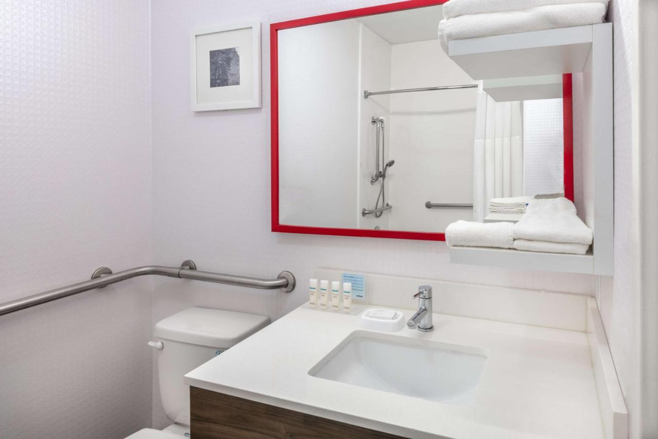 Hampton Inn Sanford photo 3