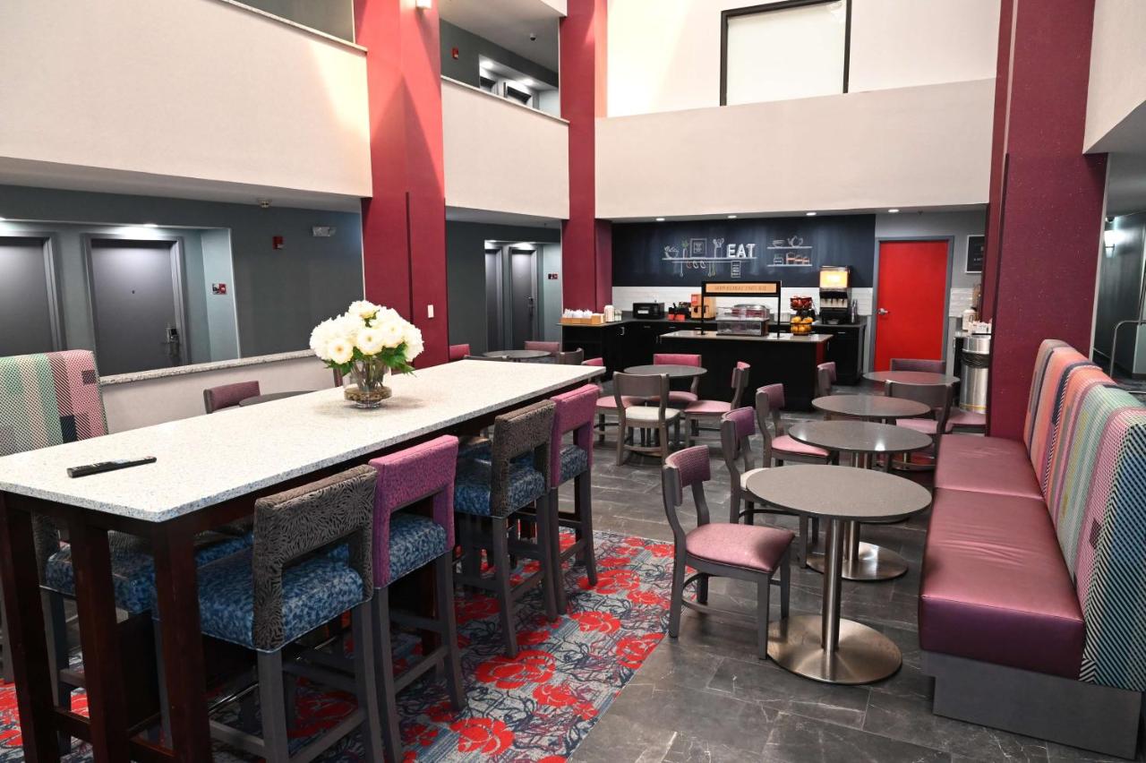 Hampton Inn Valdosta/Lake Park Area photo 3