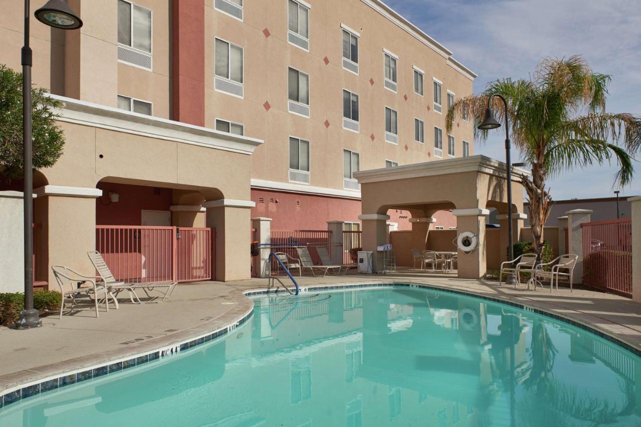 Hampton Inn & Suites Phoenix-Surprise photo 4