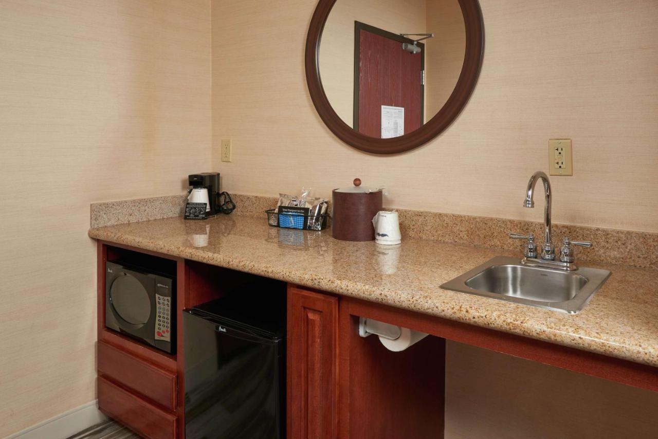 Hampton Inn & Suites Phoenix-Surprise photo 2
