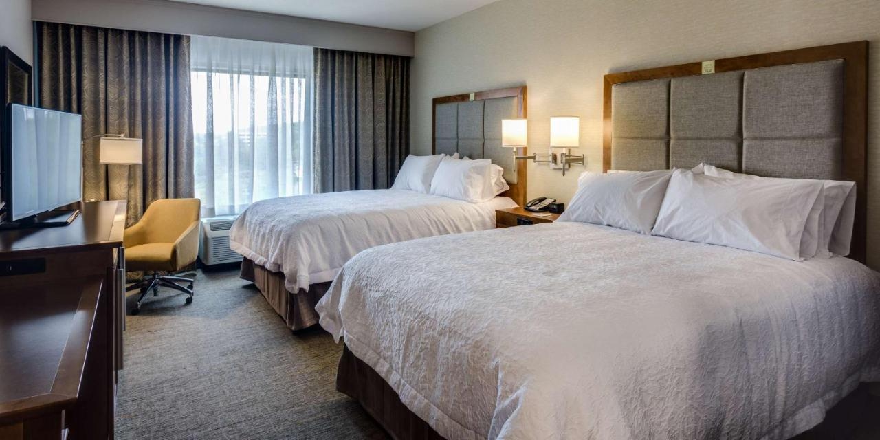 Hampton Inn & Suites Knoxville Papermill Drive photo 3