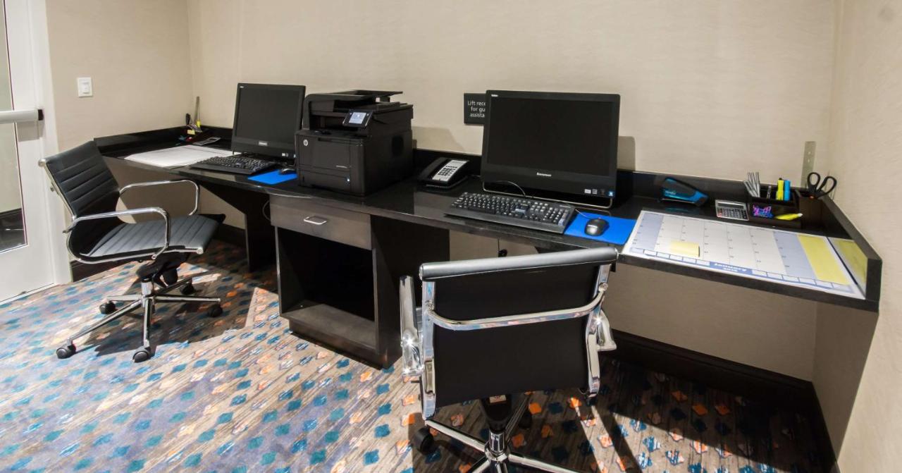 Hampton Inn & Suites Orlando at Seaworld photo 3