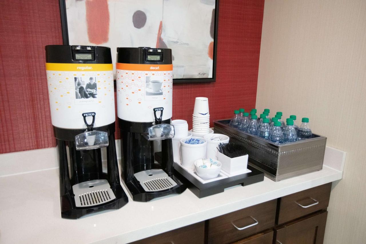 Hampton Inn Toledo/Oregon photo 2