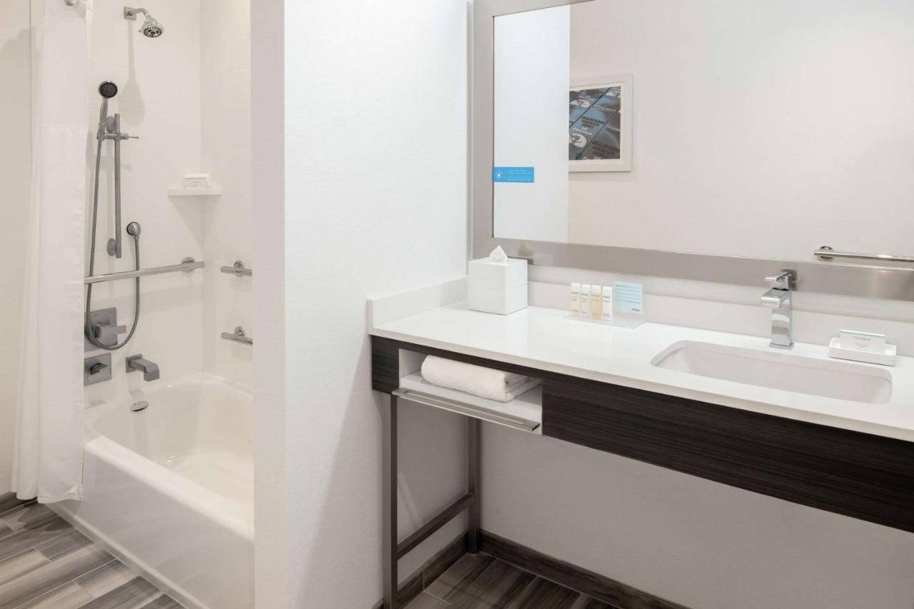 Hampton Inn Petaluma photo 4