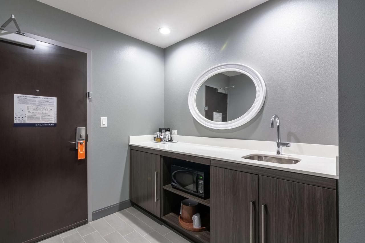 Hampton by Hilton Dallas East photo 2