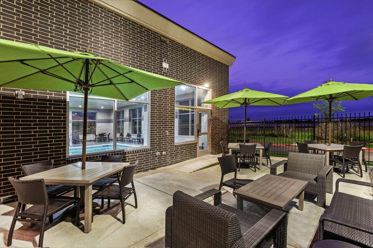 Hampton Inn by Hilton Gardner Conference Center photo 3