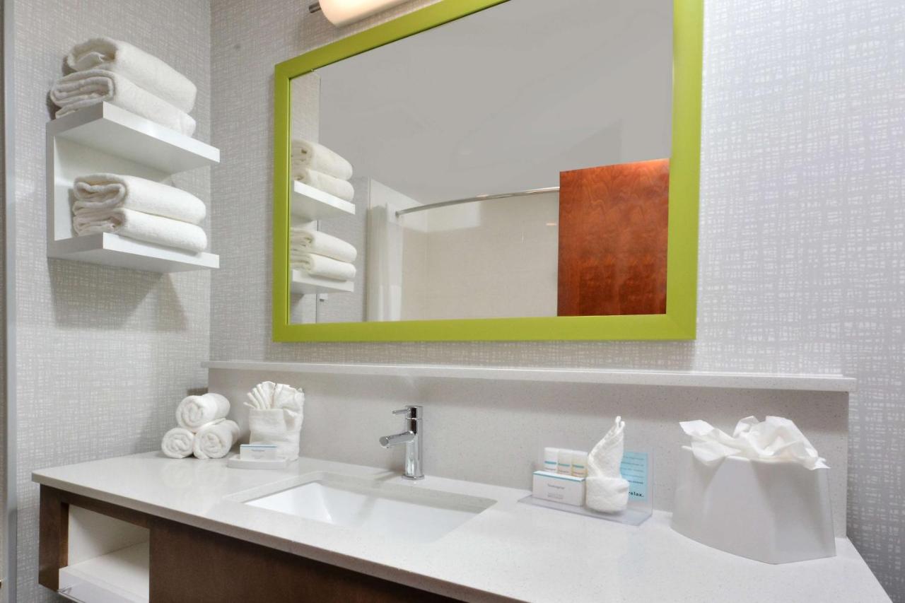 Hampton Inn & Suites by Hilton Charlotte North I 485 photo 2