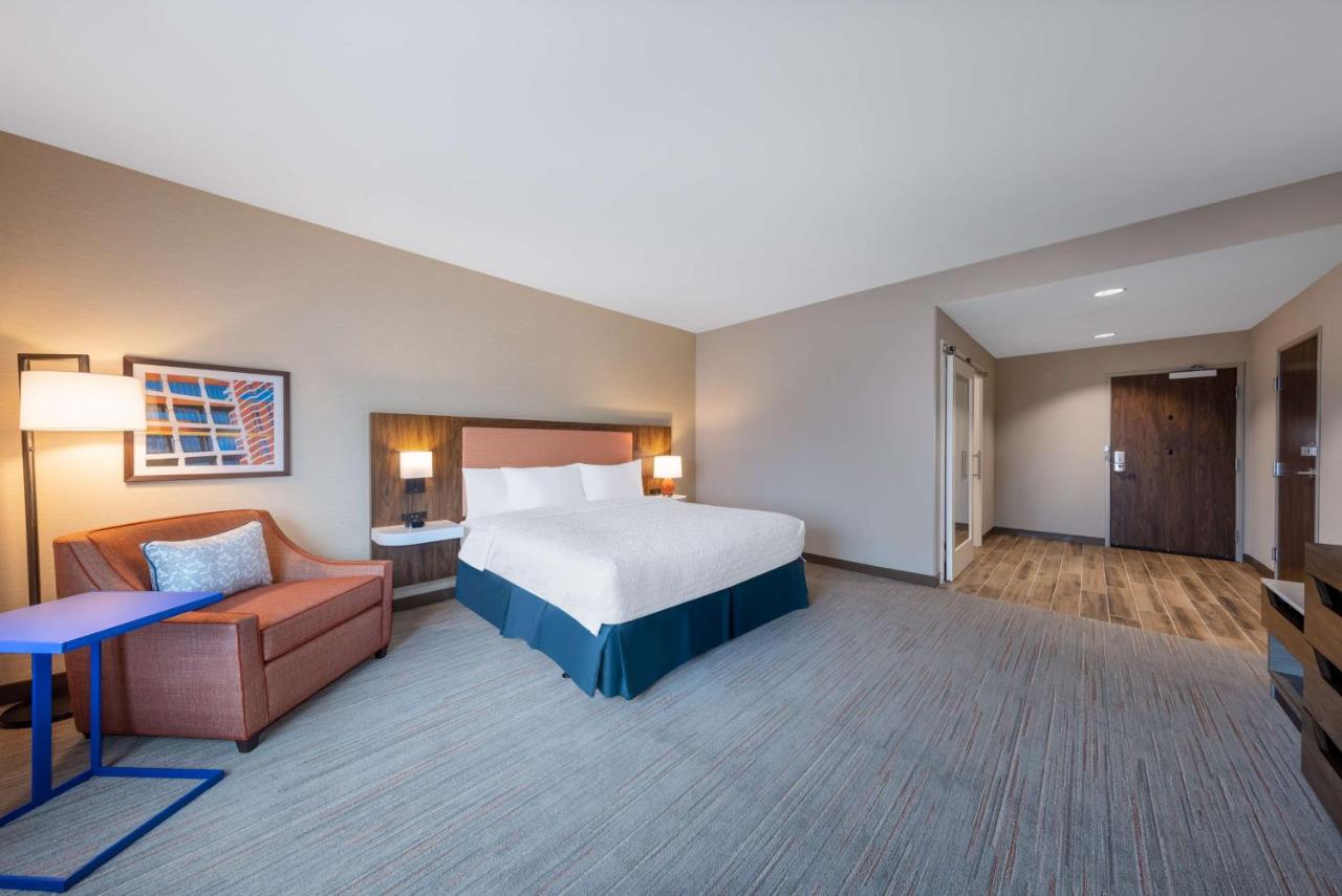 Hampton Inn by Hilton Kansas City Southeast photo 2