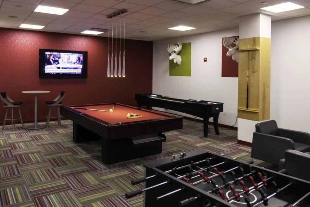Fantastic 2 BR Apt + Den @Crystal City With Gym - 6