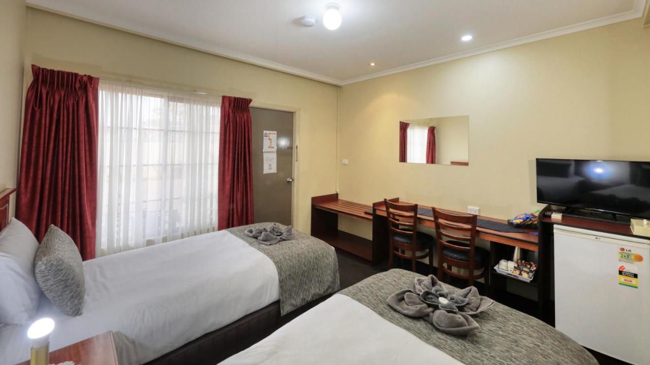Oasis Motor Inn photo 3