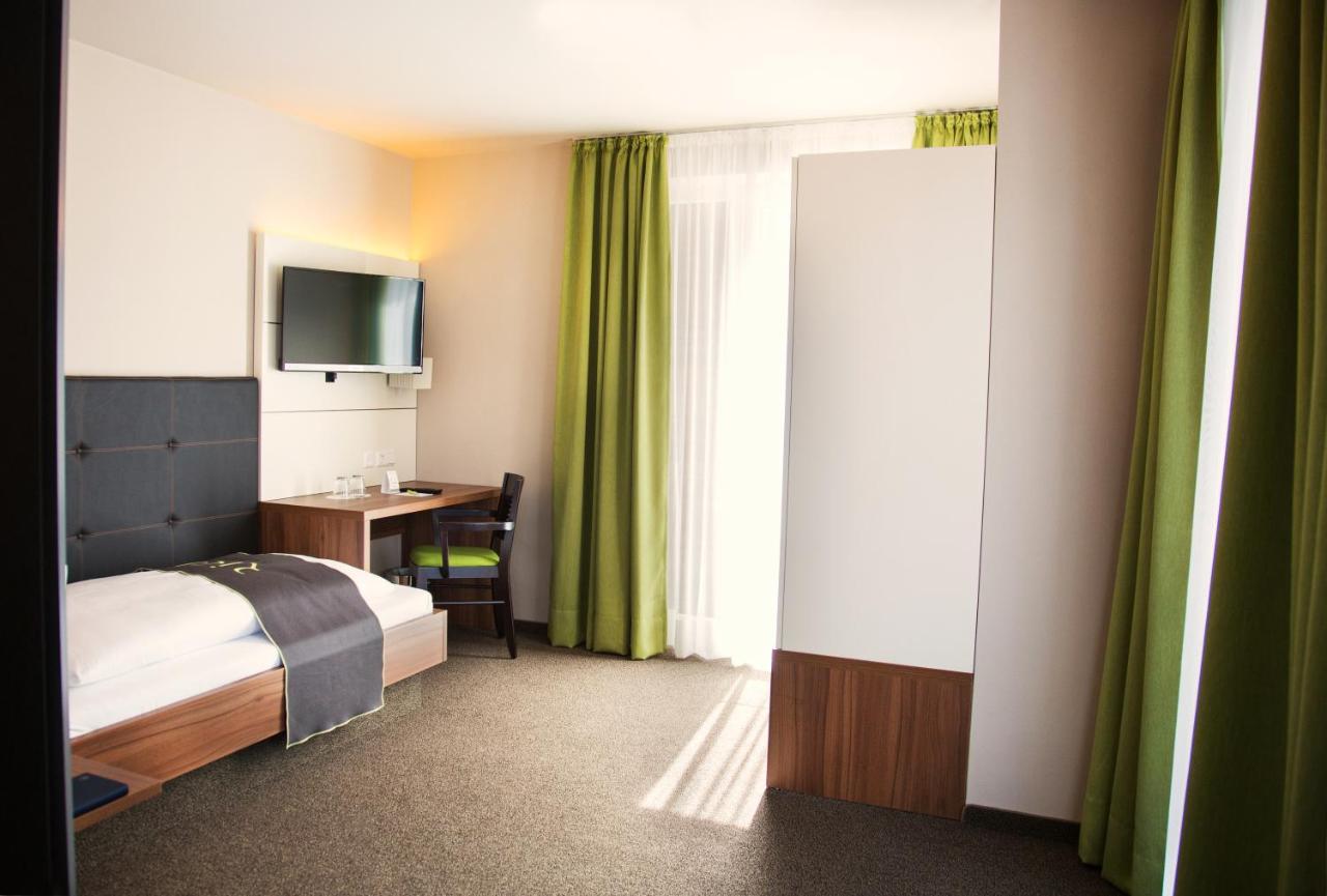 RiKu HOTEL Weißenhorn photo 3
