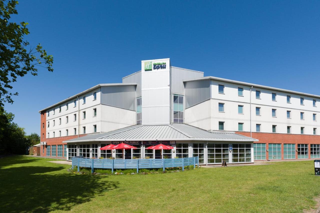 Holiday Inn Express Leigh - Sports Village by IHG - 3