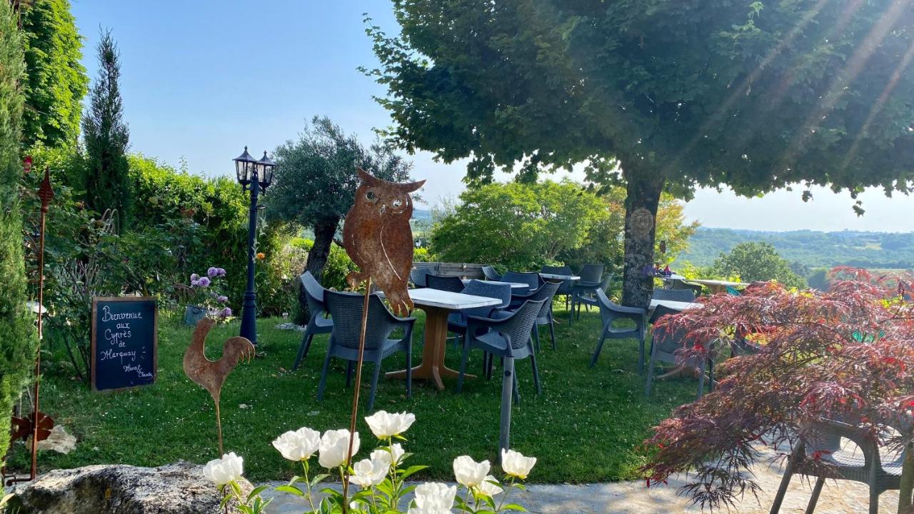 Hôtel Bien-Être Aux Cyprès de Marquay-Calme et élégance-Laissez-vous porter par une ambiance chaleureuse où chaque instant compte-Découvrez un havre de paix où nature et confort se marient pour vous offrir une expérience unique- Réservez dès aujourd'hui ! photo 4