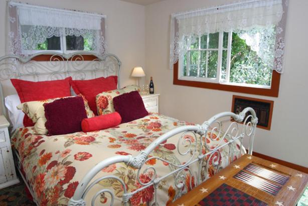Bear Flag Inn - 3