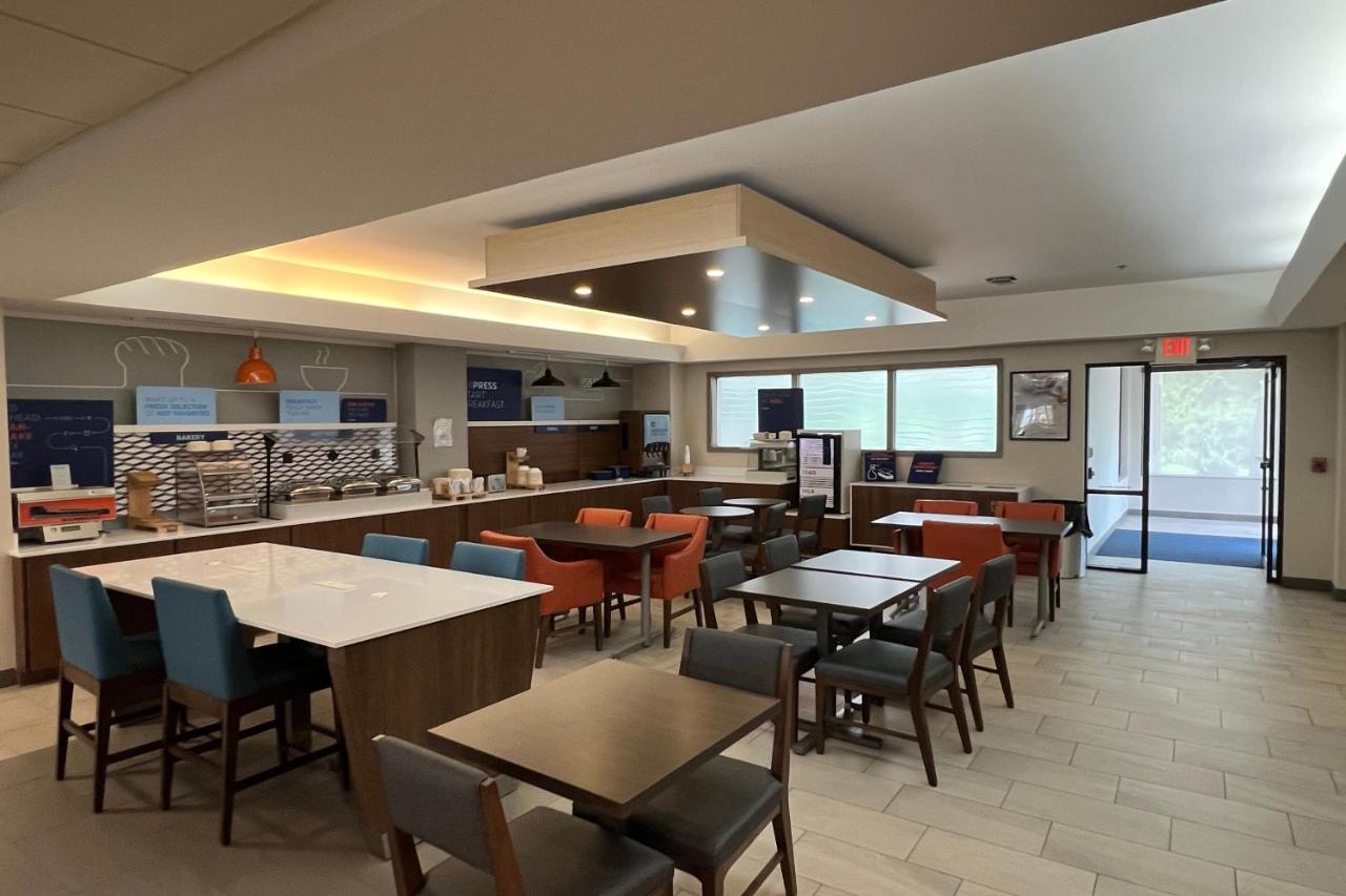 Photo - Holiday Inn Express Harrisburg I-81 - Hershey By IHG