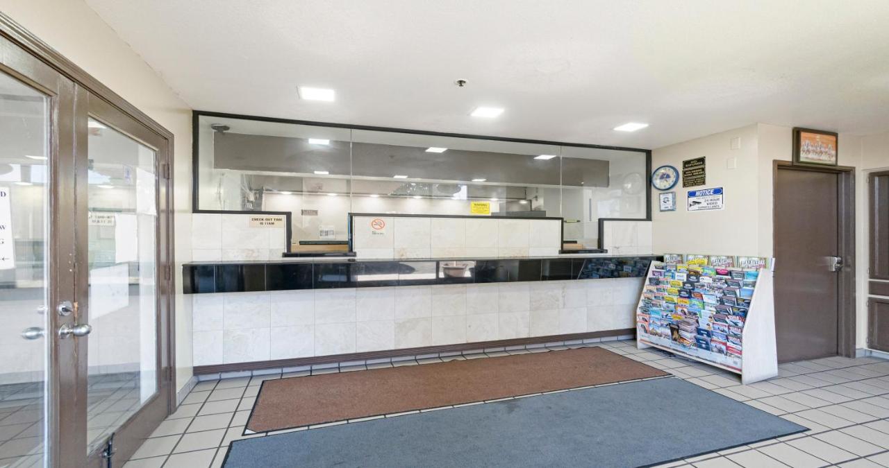 Budget Inn & Suites photo 2