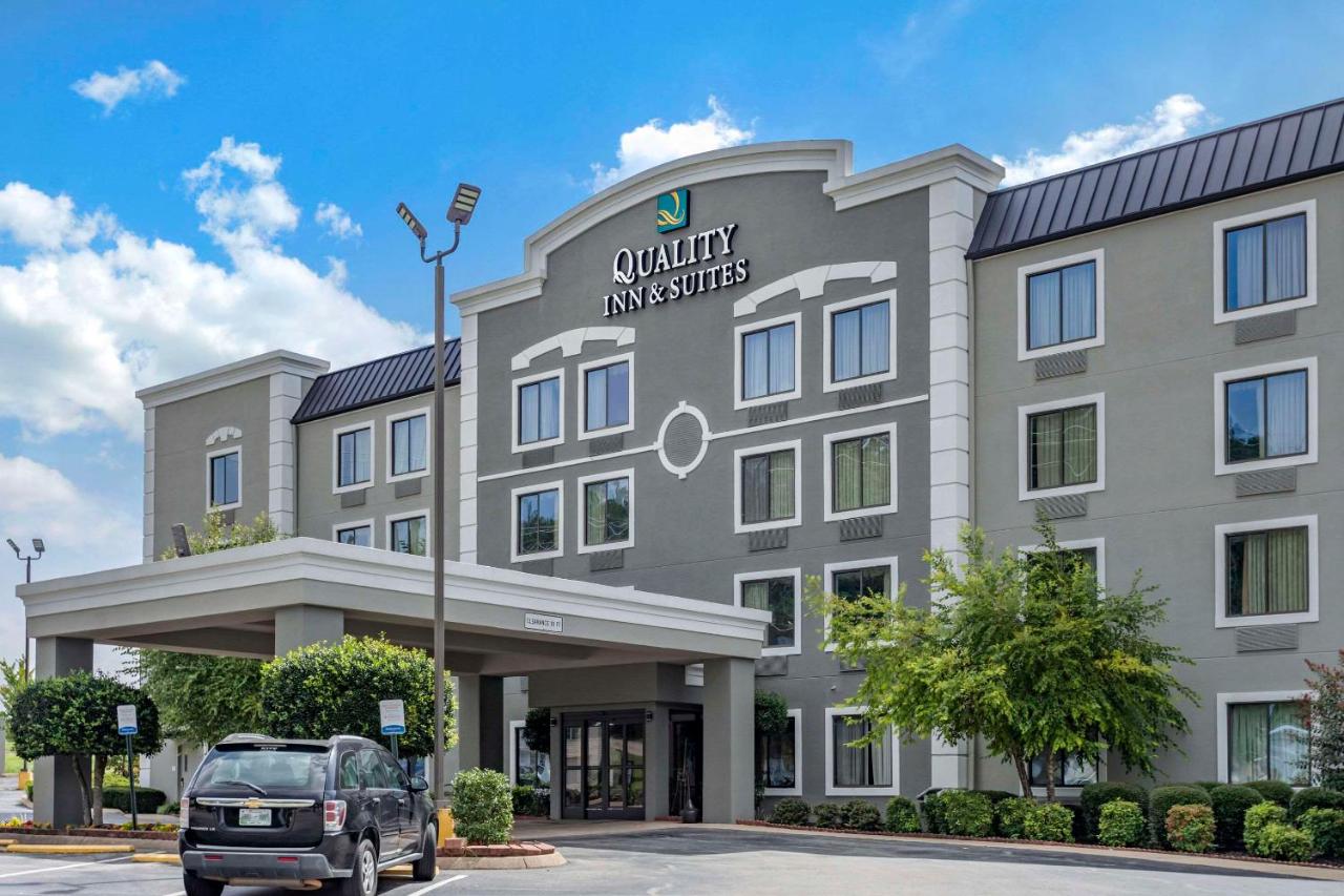 Quality Inn & Suites Chattanooga West near Lookout Mountain