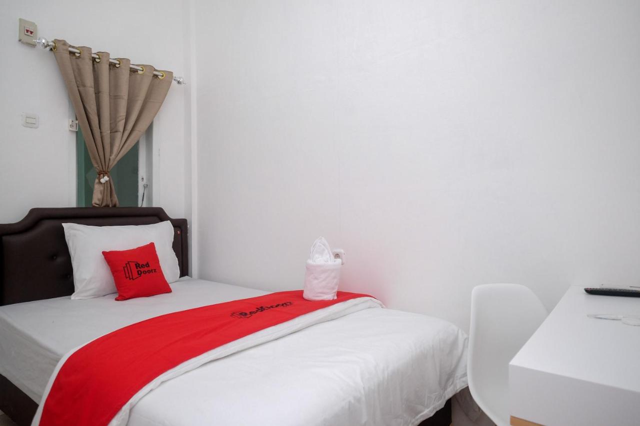 RedDoorz Plus At Lovina Inn Tonrangeng River Side photo 3