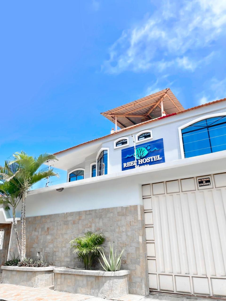 Photo - Reef Hostel Manta