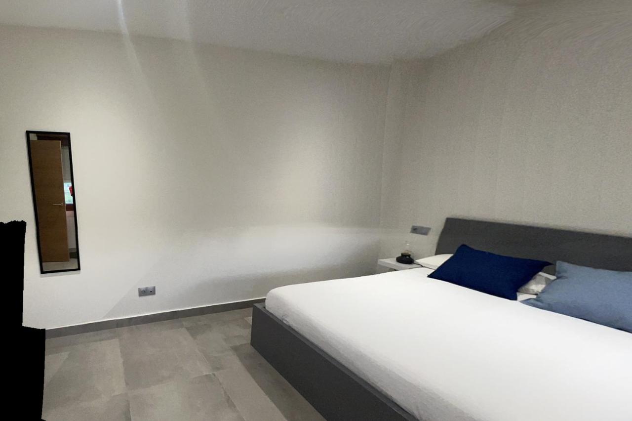 APARTAMENTOS EL ROJU - 3