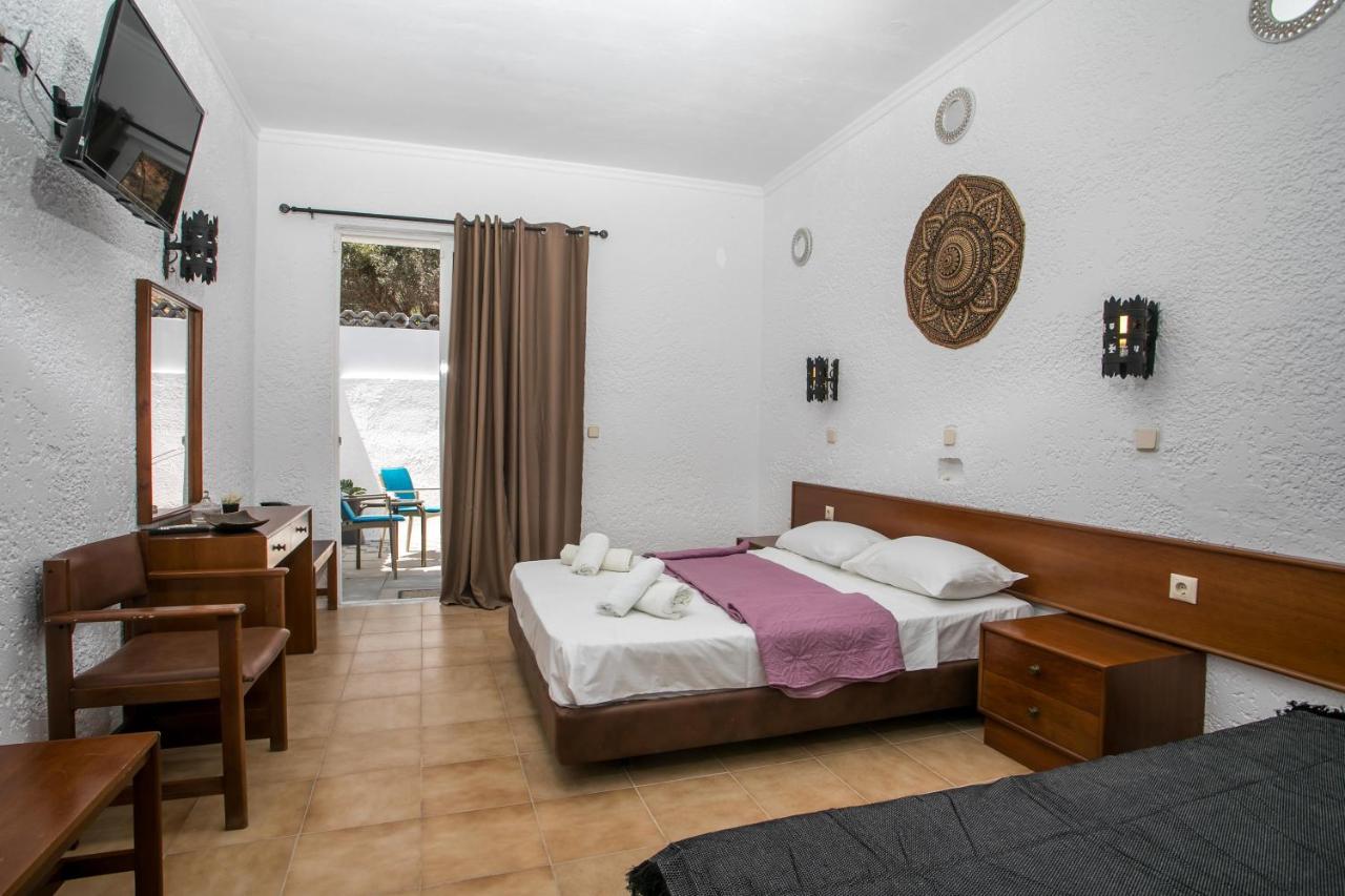 CASA MIKELE by Sarikas - SEA SIDE SUITES and STUDIOS -adults only photo 2