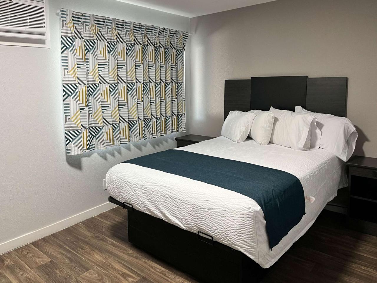 Motel 6 Las Vegas NV Downtown Fremont St in Las Vegas from $79, image size:1280x960