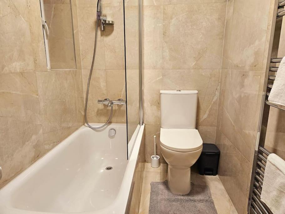 Wonderful Apartment in Wembley - 6