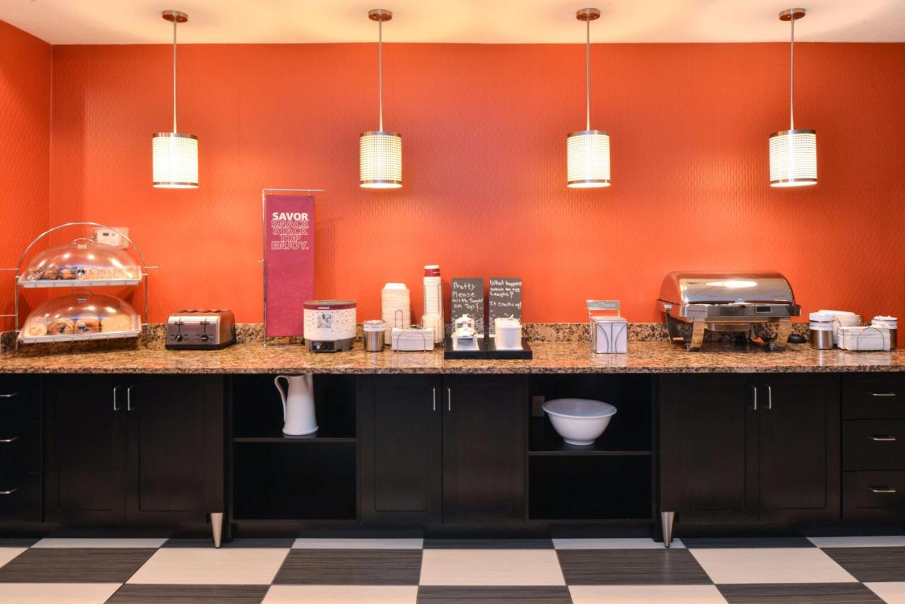 Hampton Inn & Suites Albuquerque-Coors Road photo 3