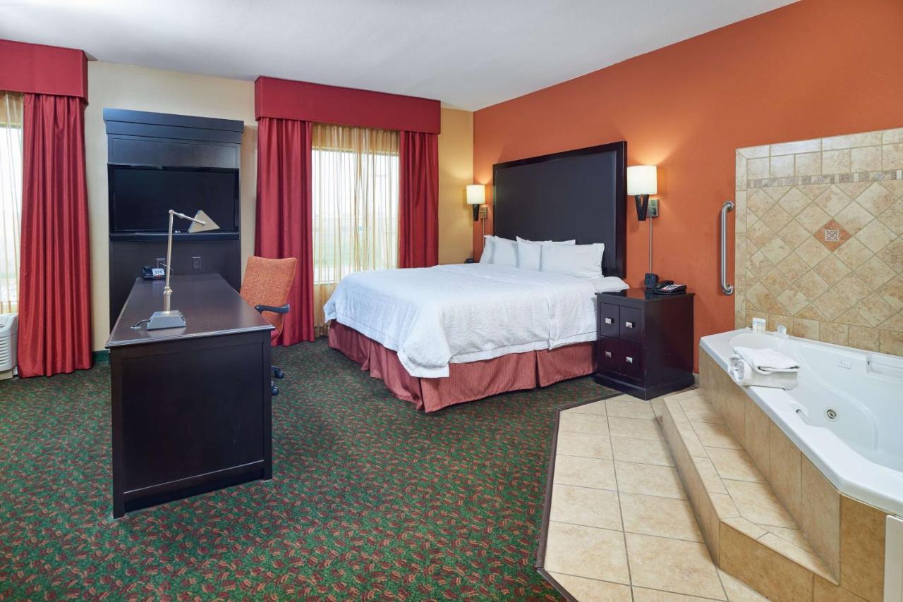 Hampton Inn & Suites Waco-South photo 4