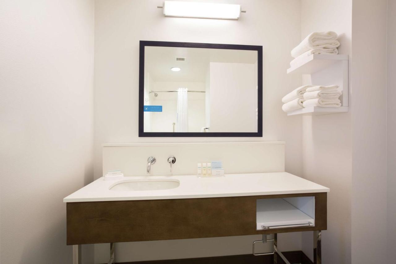 Hampton Inn & Suites Denver-Downtown photo 4