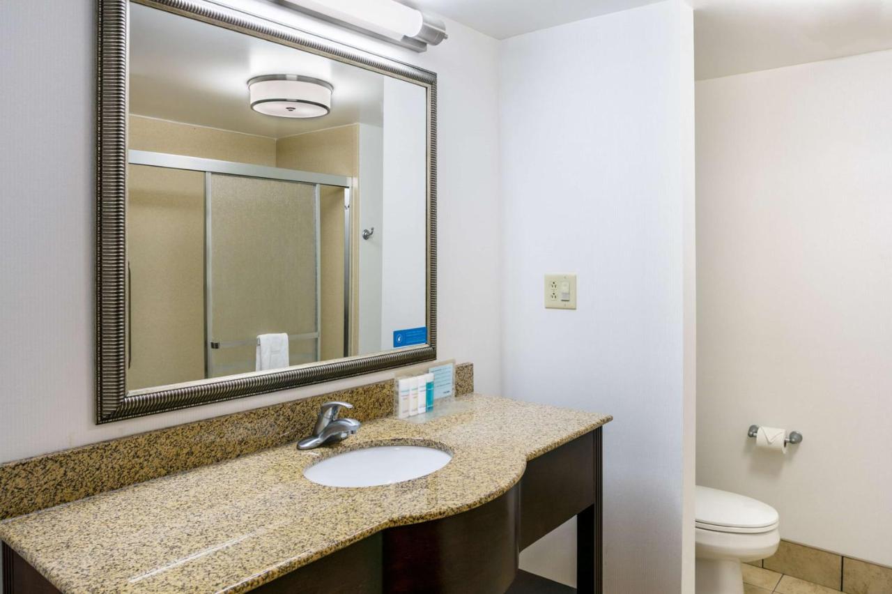 Hampton Inn & Suites Toledo-Perrysburg photo 2