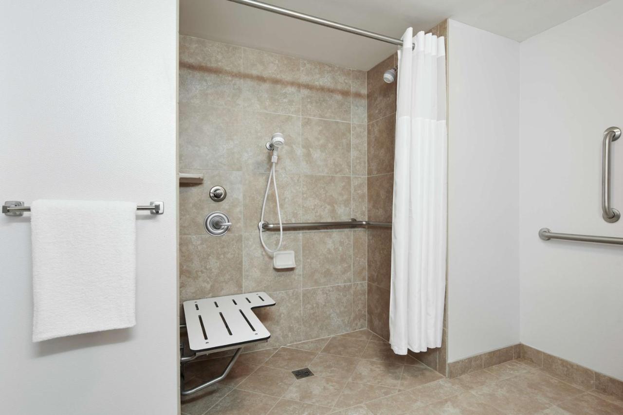 Hampton Inn & Suites Chicago/Mt. Prospect photo 4