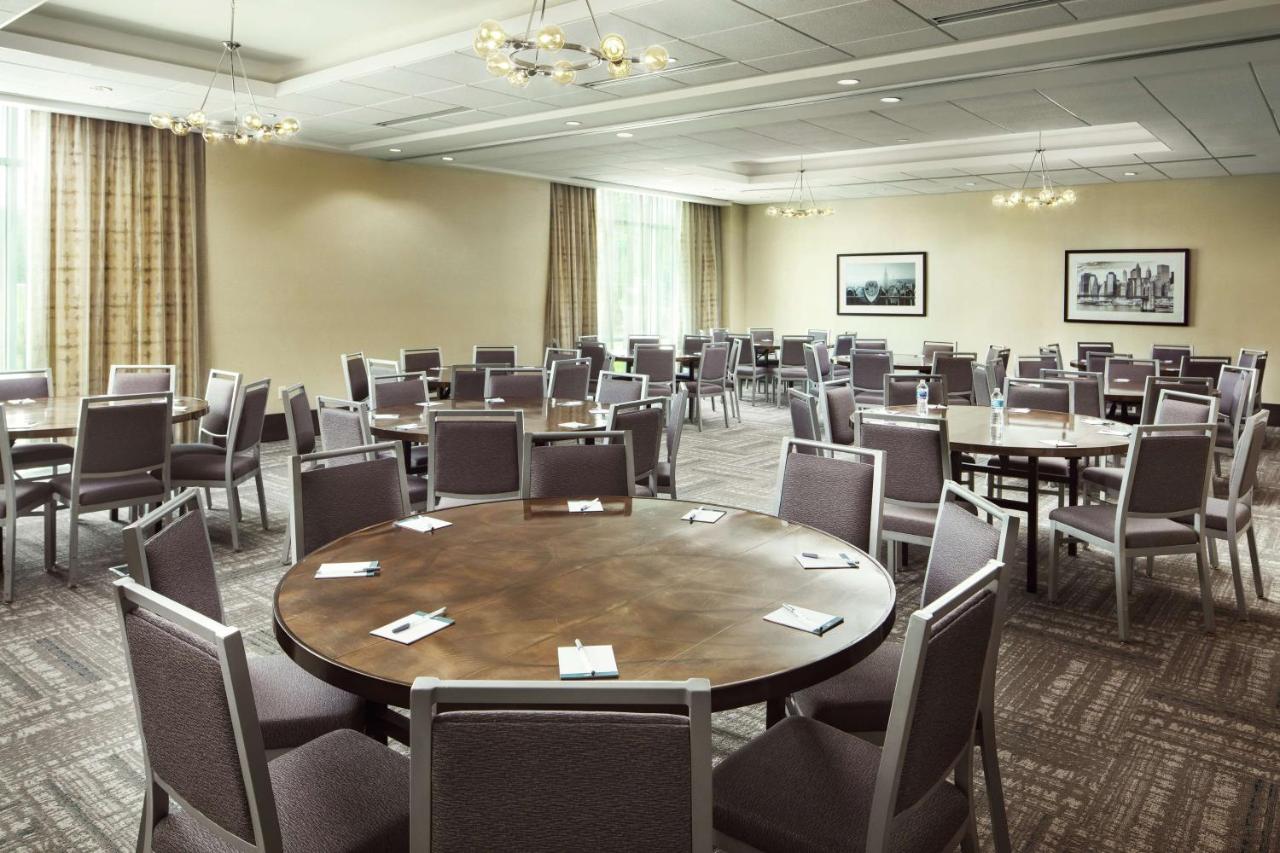 Hampton Inn & Suites Teaneck Glenpointe photo 3