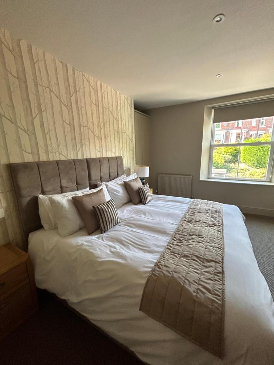 Luxury Apartment - Great Location - 4
