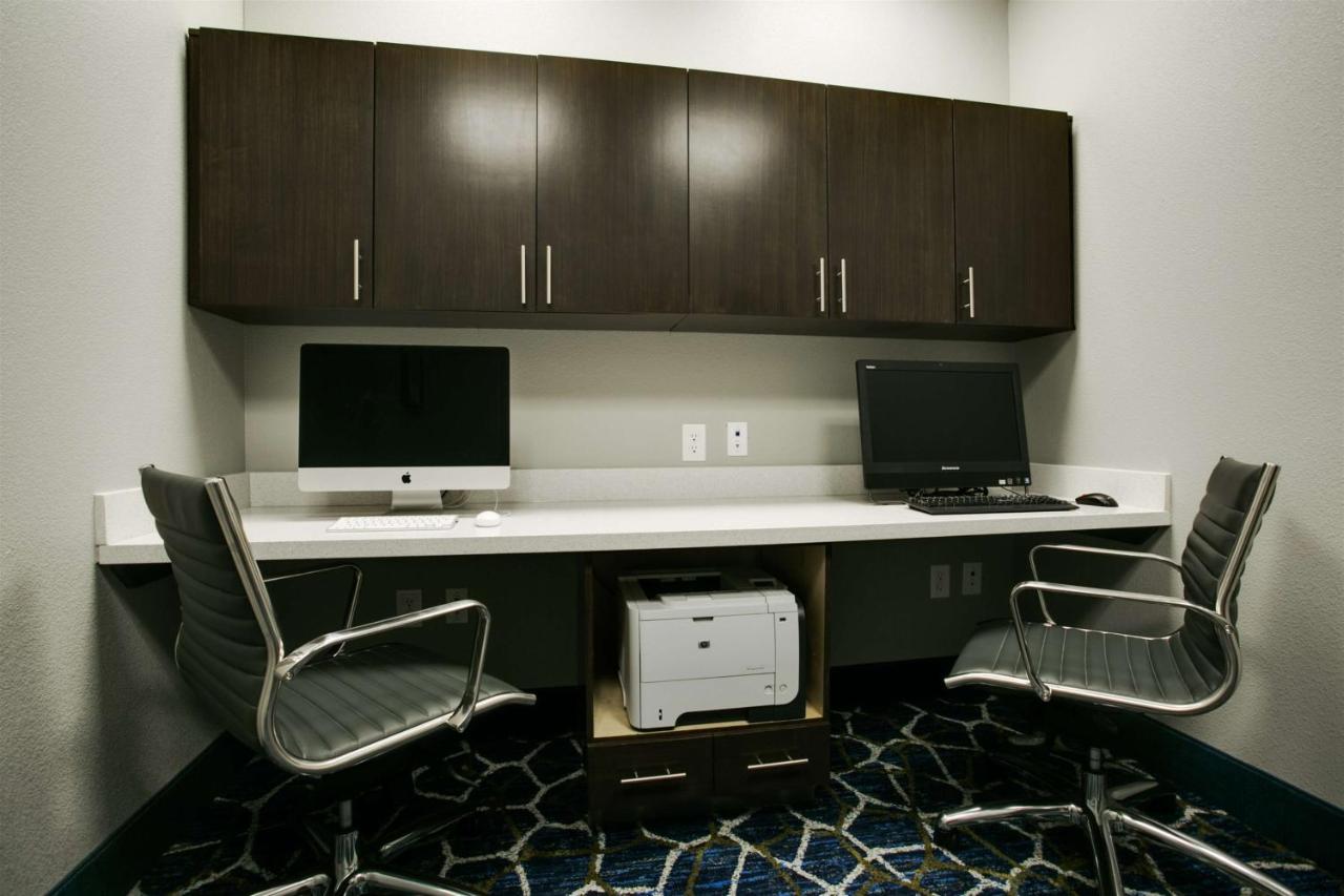 Hampton Inn & Suites Dallas/Ft. Worth Airport South photo 3