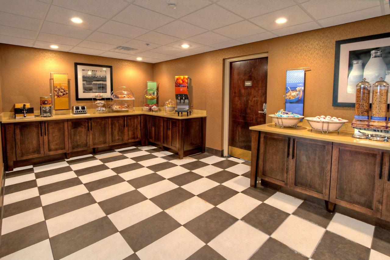 Hampton Inn Goldsboro photo 2