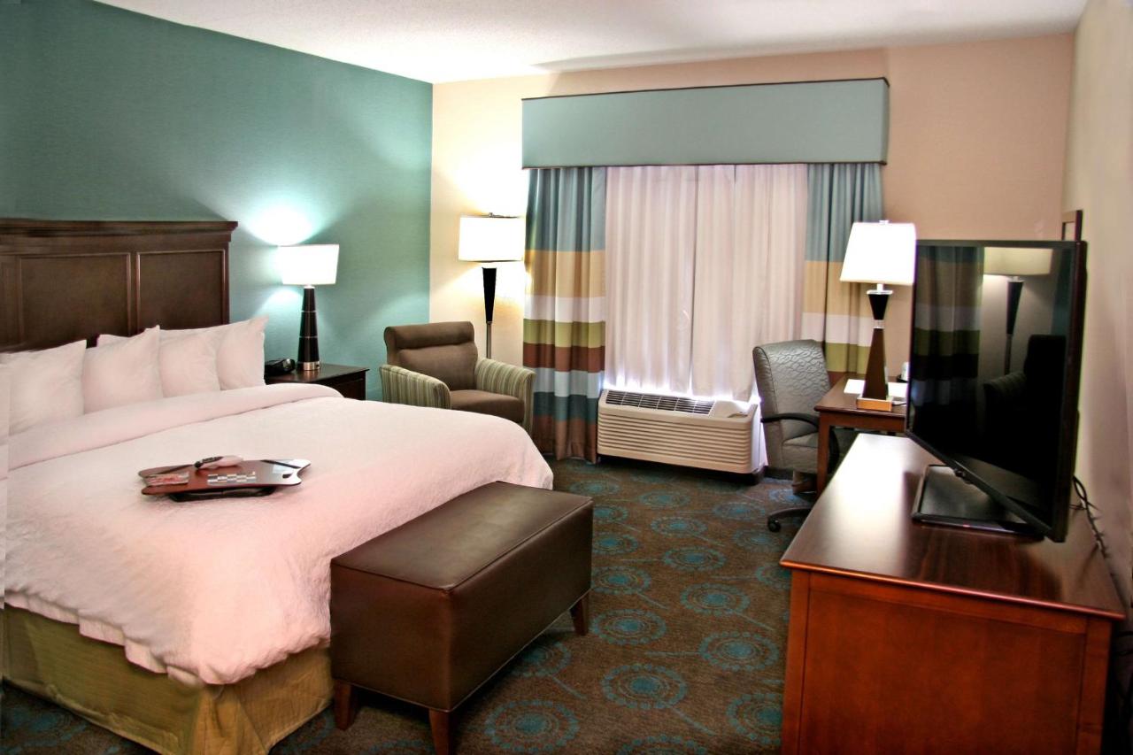 Hampton Inn Pittsburgh-Bridgeville photo 3