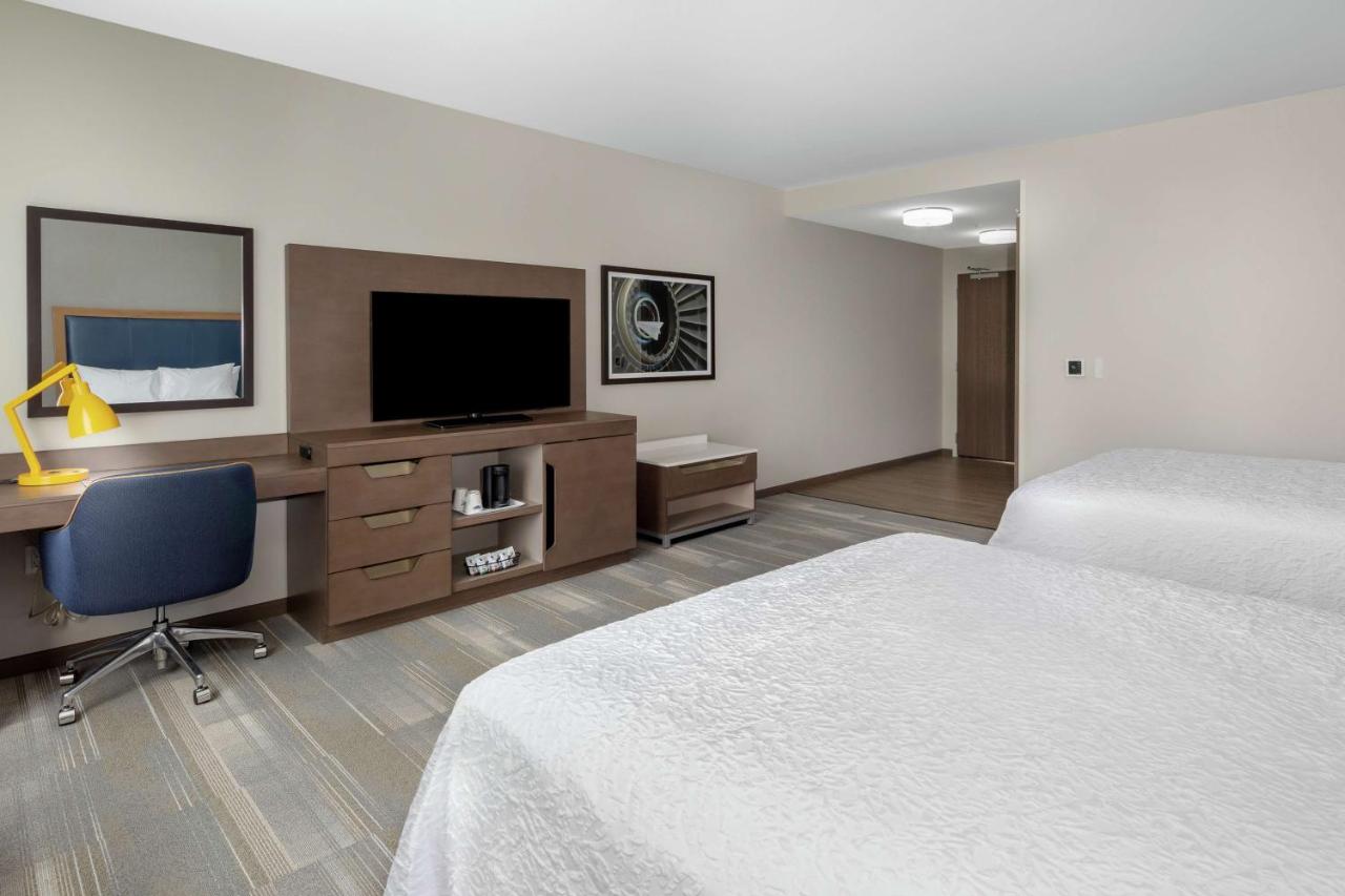 Hampton Inn & Suites San Diego Liberty Station photo 4