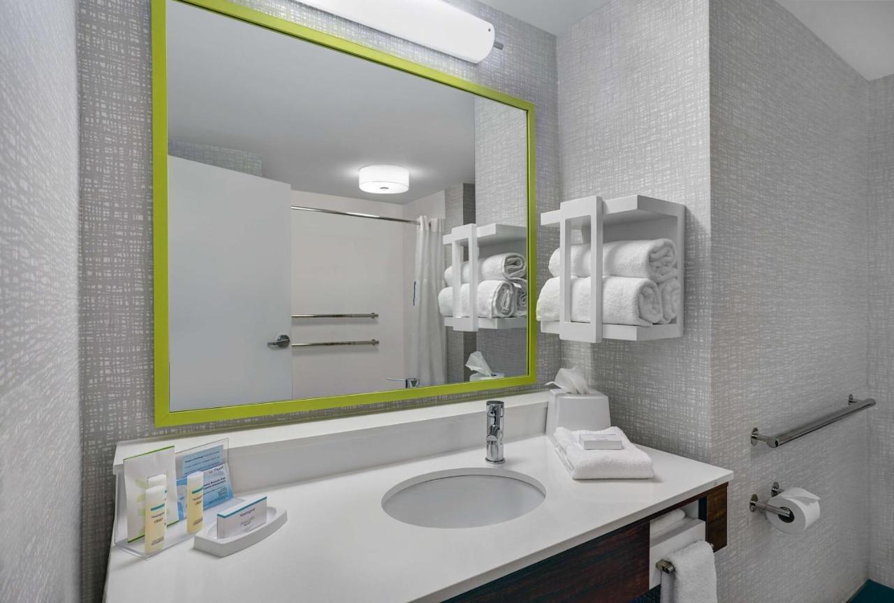 Hampton Inn Utica photo 2