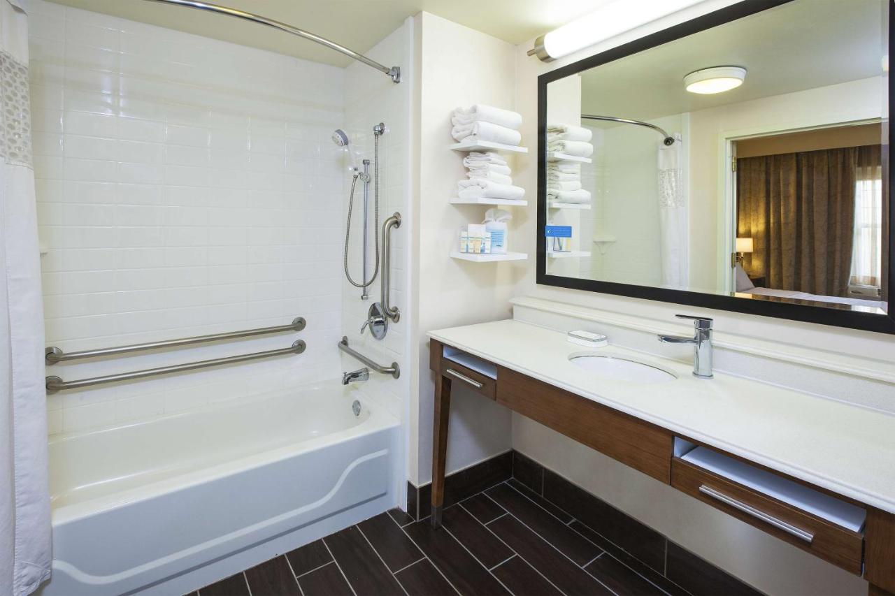 Hampton Inn & Suites Providence/Warwick-Airport photo 2