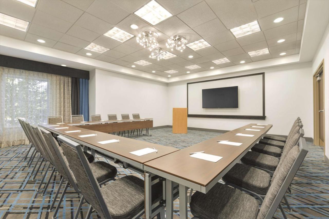 Hampton Inn & Suites Herndon-Reston photo 3