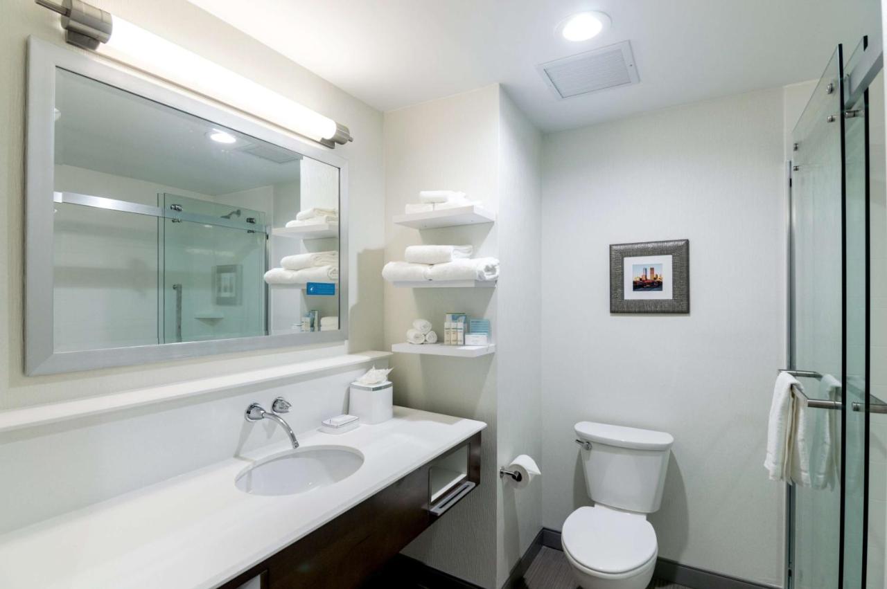 Hampton Inn Oklahoma City Northeast photo 2