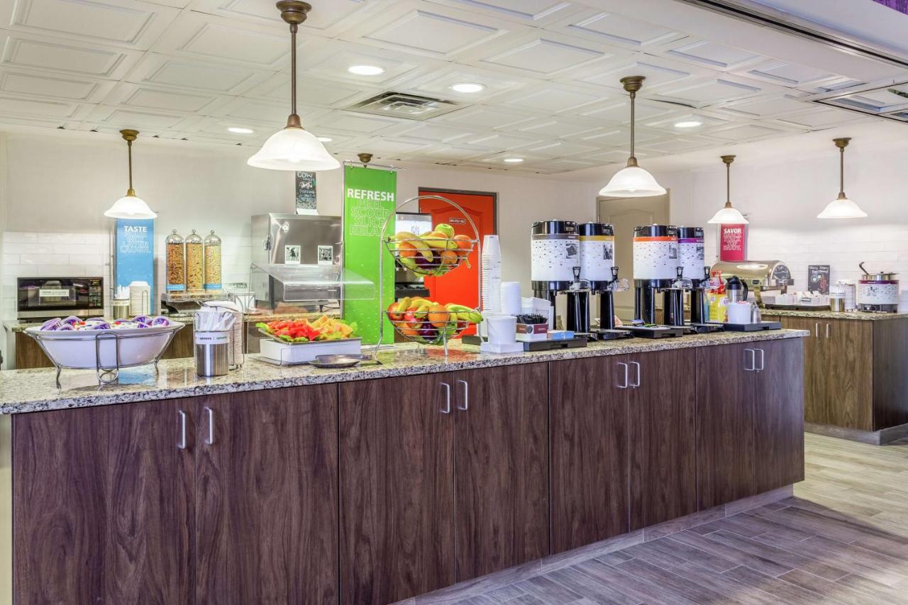 Hampton Inn & Suites Chicago-Libertyville photo 2