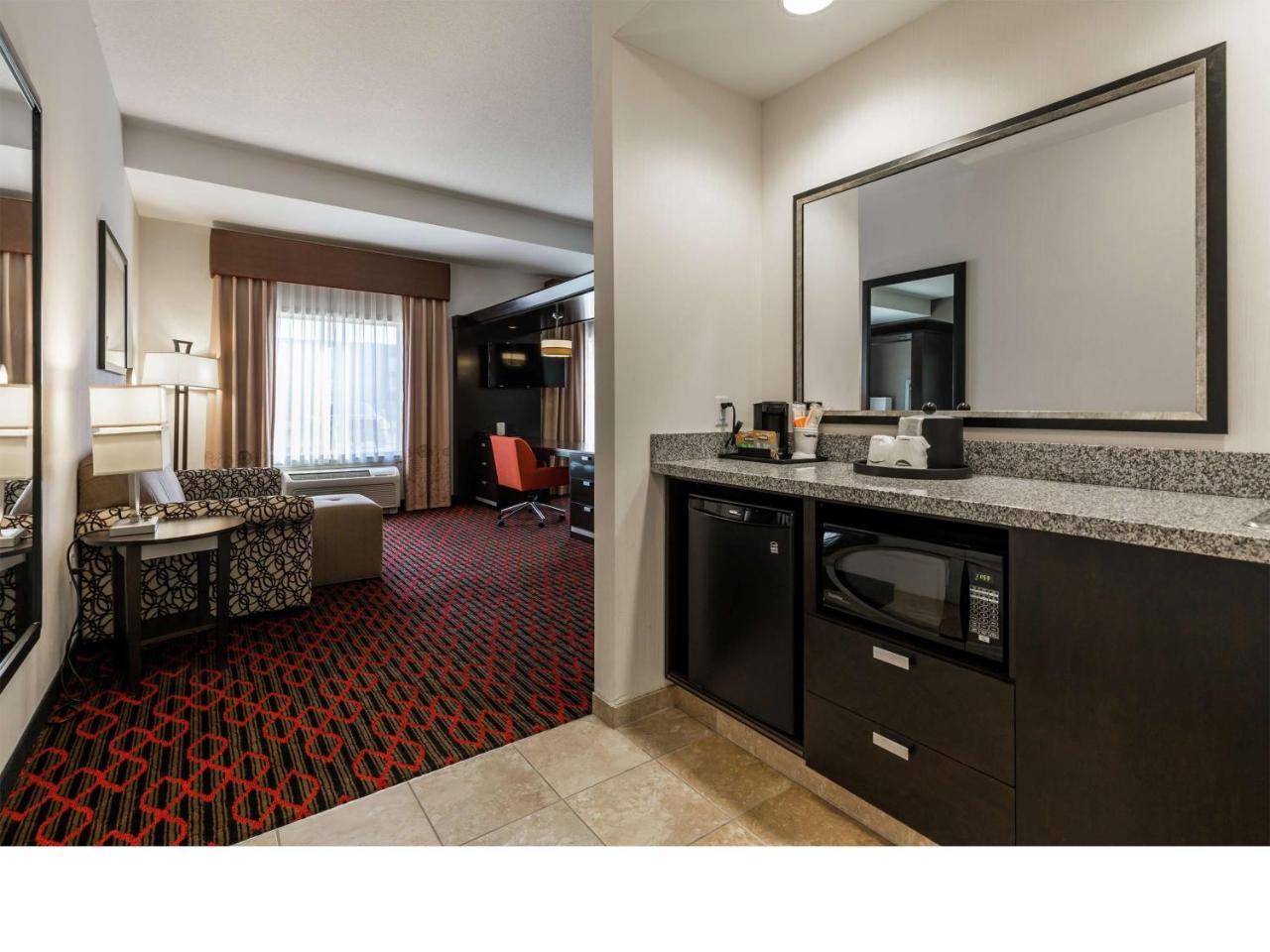 Hampton Inn & Suites by Hilton Lethbridge photo 3