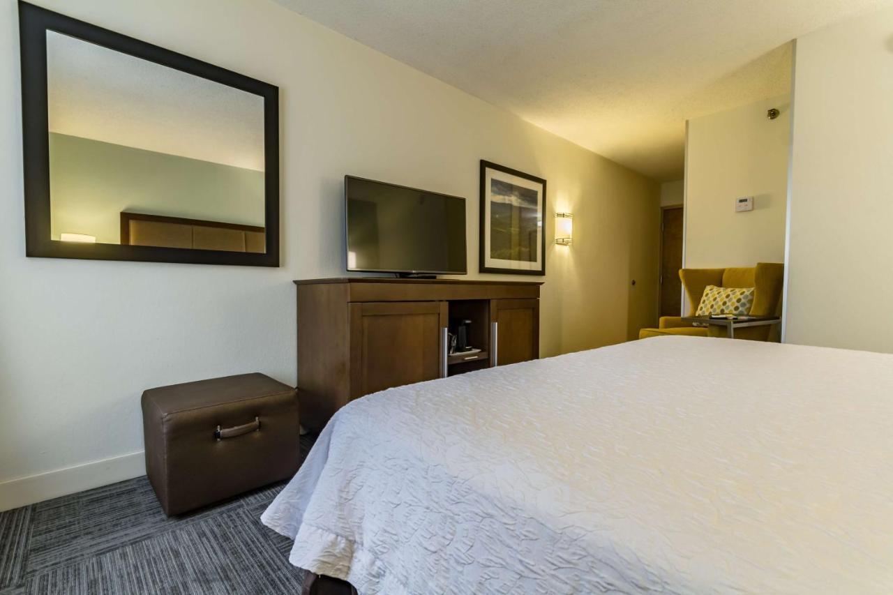 Hampton Inn Winchester-University/Mall Area photo 2