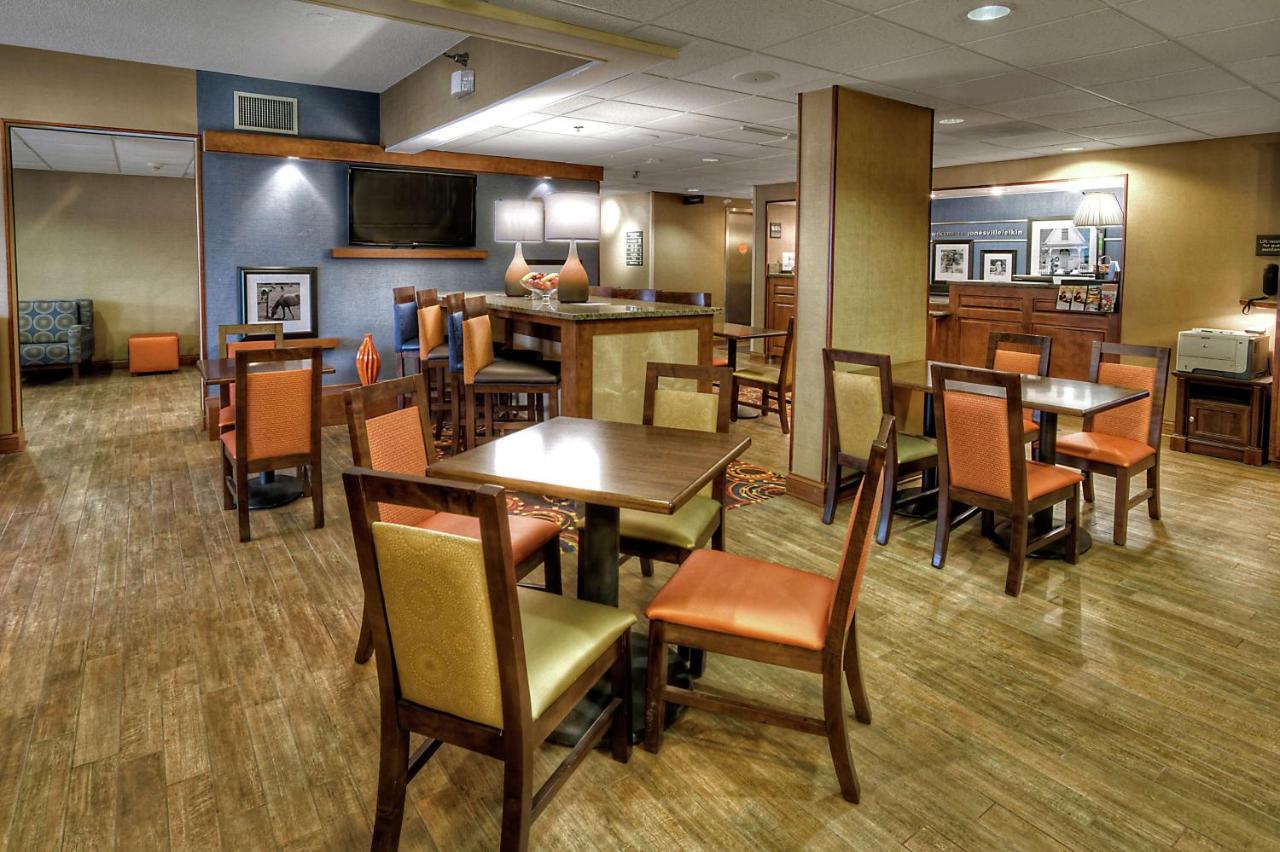 Hampton Inn Jonesville/Elkin photo 2