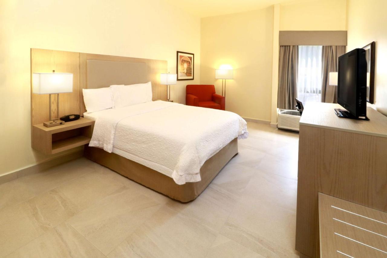 Hampton Inn By Hilton Monterrey-Airport photo 2